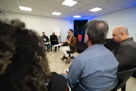 Roda de negócios durante encontro presencial do GEB