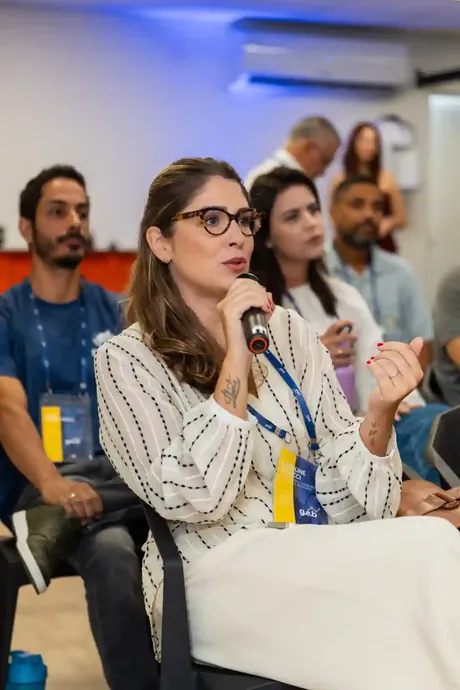 Grupo de empresários reunido em evento do GEB